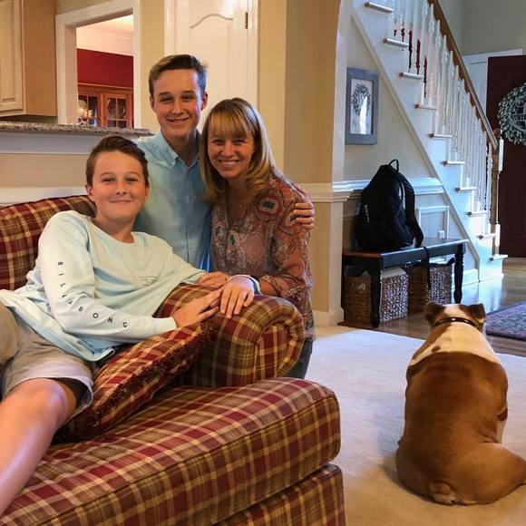 Profile Picture of Lisa Wheeler (@howarthwheeler) on Poshmark