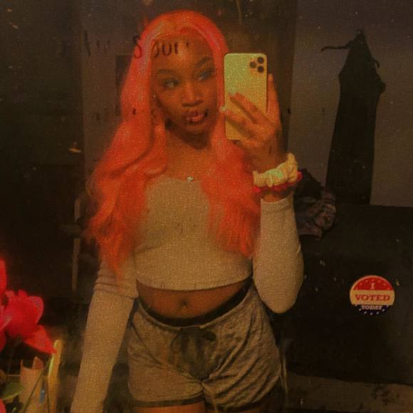 Profile Picture of Lamariel Hudson (@merr400) on Poshmark