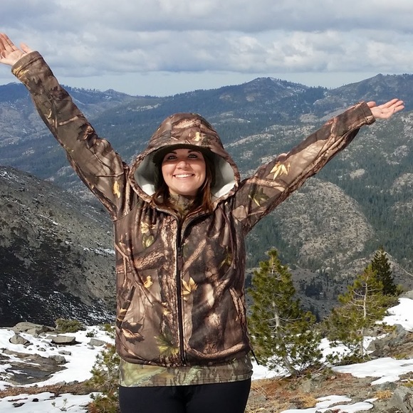 Profile Picture of Kellie Ames (@kellieames) on Poshmark