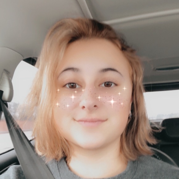 Profile Picture of Taylor Sopko (@taysop402) on Poshmark