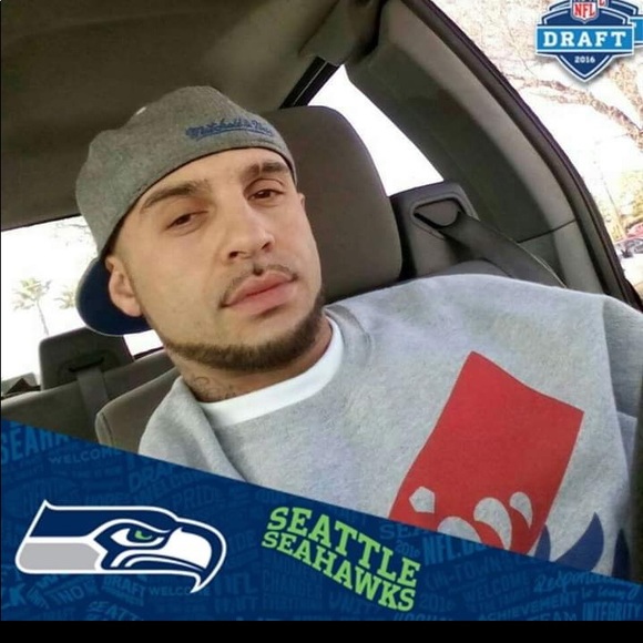 Profile Picture of Steven Cales (@stevencales209) on Poshmark