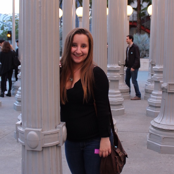 Profile Picture of Taylor Netter (@taaayyyloorr) on Poshmark