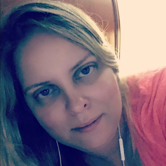Profile Picture of Tonya Perry (@galaxydreams) on Poshmark