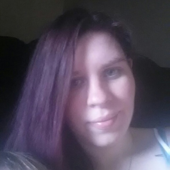 Profile Picture of Sara Simonds (@sara_simonds) on Poshmark