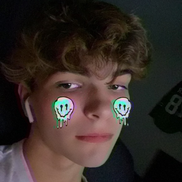Profile Picture of Jordan Junger (@hrwhalers28) on Poshmark