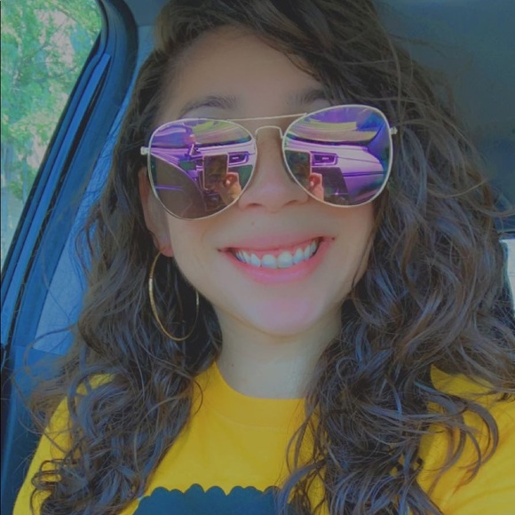 Profile Picture of Roxy Romero (@roxanneromero08) on Poshmark