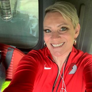 Michelle Holstine Thompson - Facebook Profile Picture of Michelle Holstine Thompson (@mhthompson1) on Facebook