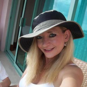 Profile Picture of Carie Kirby (@blondehrtbrker) on Myspace