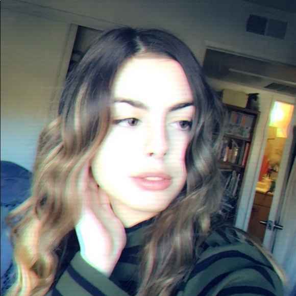 Profile Picture of Aurora Ernster (@aurxra) on Poshmark