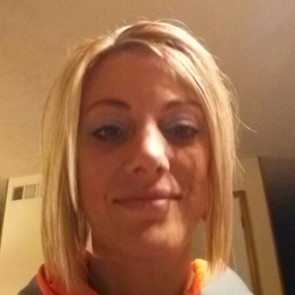 Profile Picture of Sarah Imhoff (@sarah4820) on Poshmark