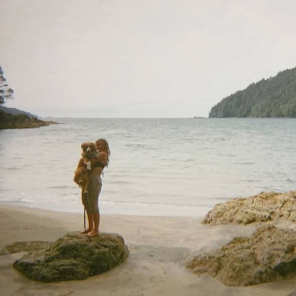 Profile Picture of Chloe Carriere (@chloecarriere) on Poshmark