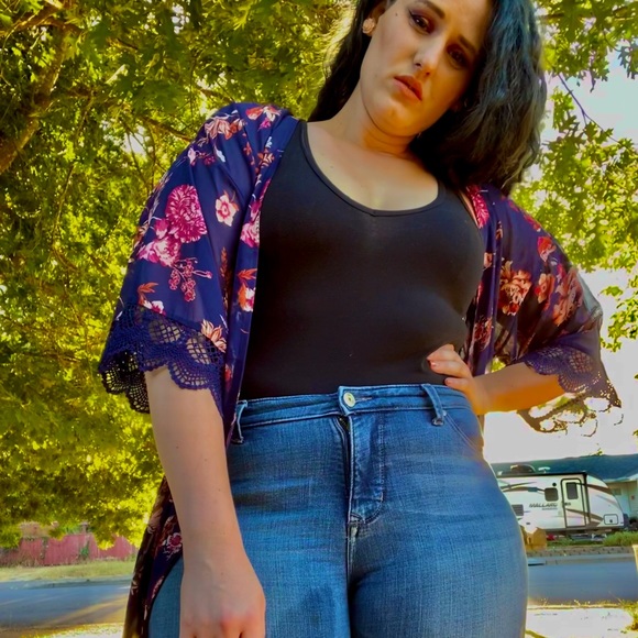 Profile Picture of Kamarin Frey (@kamarinfrey) on Poshmark