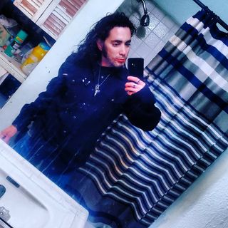 Profile Picture of jonathan mitrani (@rocknletitroll) on Instagram