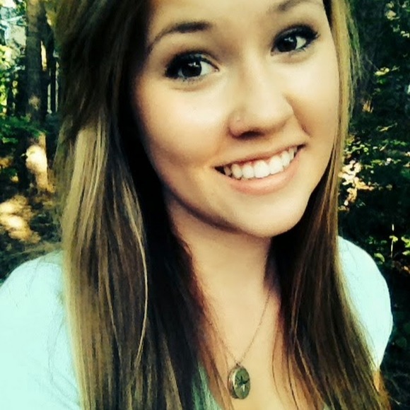 Profile Picture of Emily Pritzl (@emilypritzl94) on Poshmark