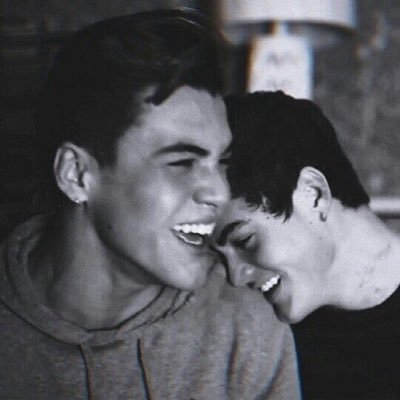 Profile Picture of Ethan Grant & Grayson Bailey 🖤 (@grethanshoodie) on Twitter