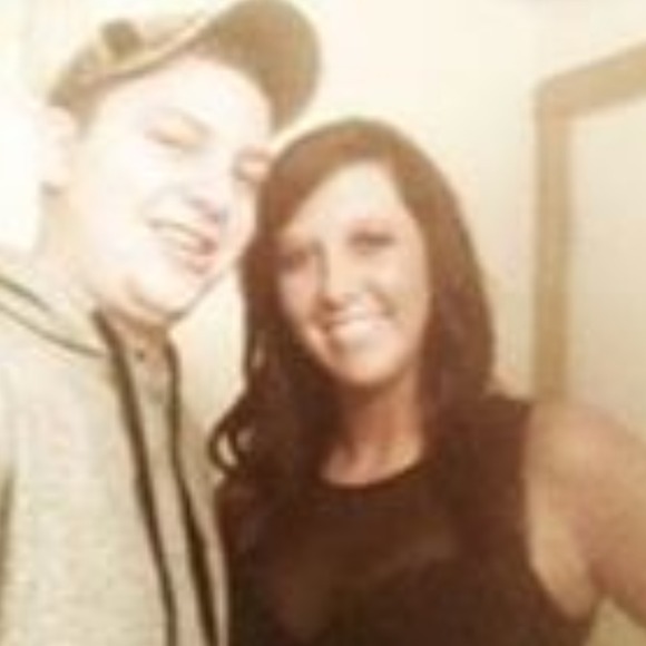 Profile Picture of Ashley Kamps (@ashleykamps) on Poshmark