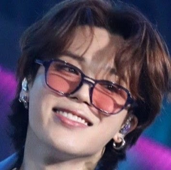 Profile Picture of Anneliese Nguyen (@sincerelyjimin) on Poshmark