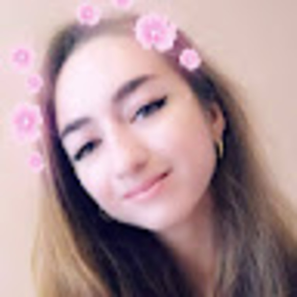 Profile Picture of Amber Braun (@amberbraun22) on Poshmark