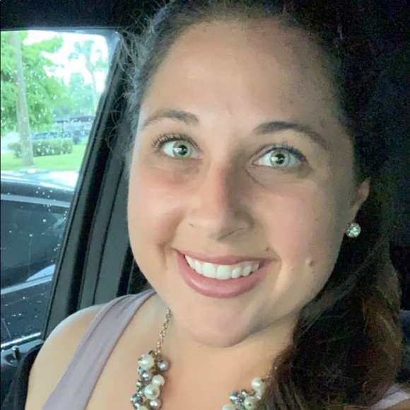 Profile Picture of Lauren Betsinger (@laurenb1019) on Poshmark