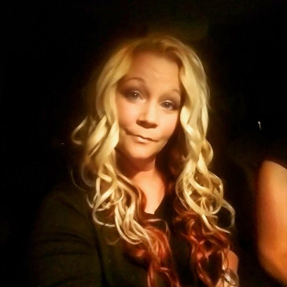 Profile Picture of Dawn Thomas (@dthomas0707) on Poshmark