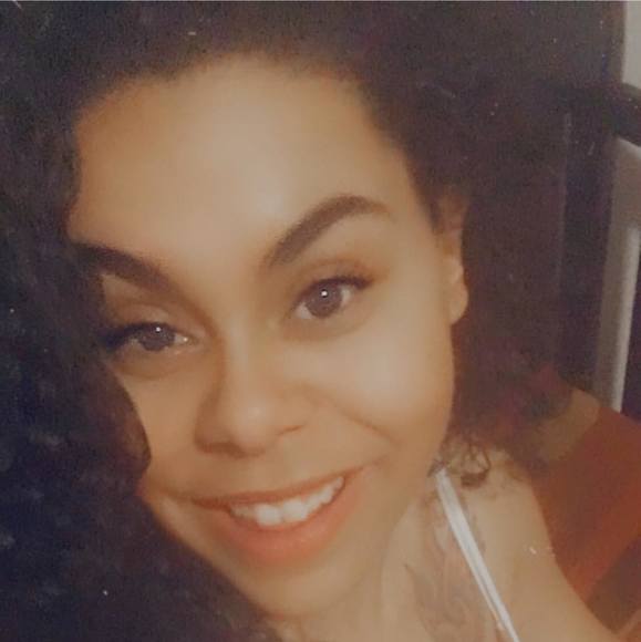 Profile Picture of Rebecca Usery (@beccau2012) on Poshmark