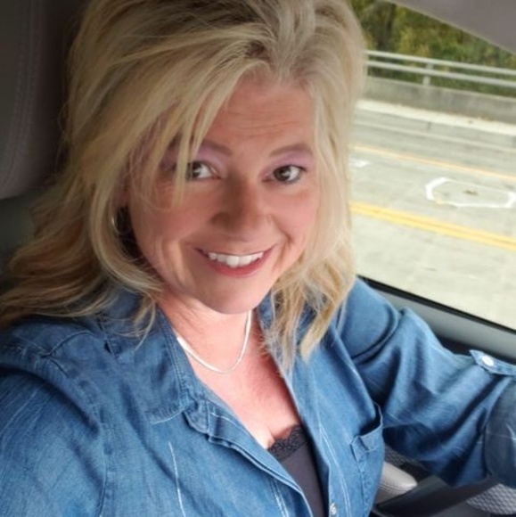 Profile Picture of Kim Widmeyer (@sugarbacon88) on Poshmark
