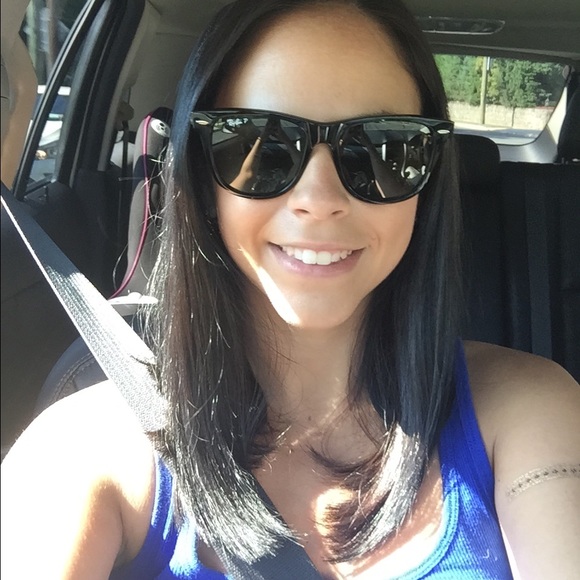 Profile Picture of Jessica Pizzarello (@jesspizz19) on Poshmark