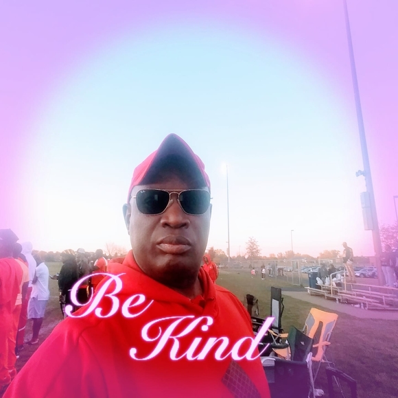 Cecil Bropleh - Poshmark Profile Picture of Cecil Bropleh (@cecilbropleh19) on Poshmark