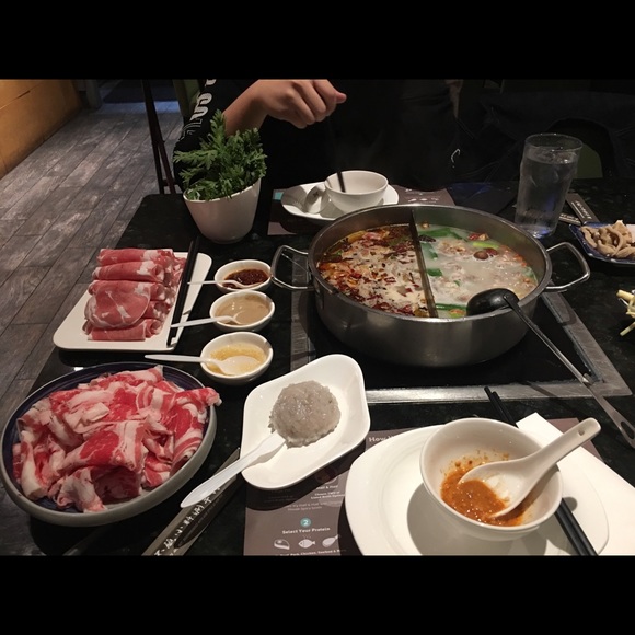 Profile Picture of Yi Liu (@leoooooone) on Poshmark