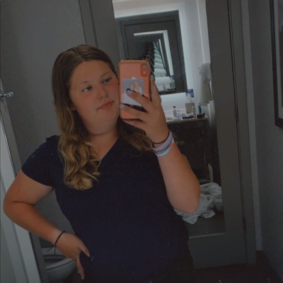 Profile Picture of Kallie Baar (@kalliebaar) on Poshmark