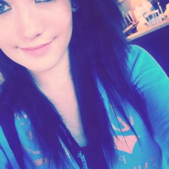 Profile Picture of Haley Spelts (@haleyluv122) on Poshmark