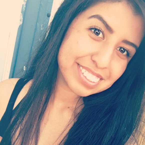 Profile Picture of Atzimba Pahua (@atzimbapahua) on Poshmark