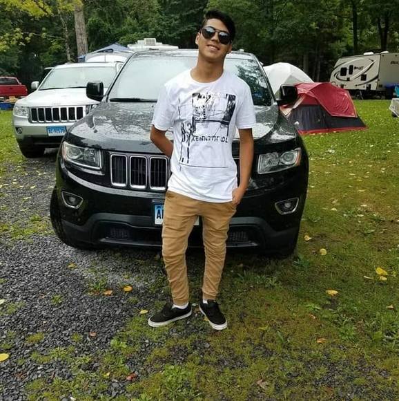 Profile Picture of Alexander Marroquin (@alexmarro00) on Poshmark