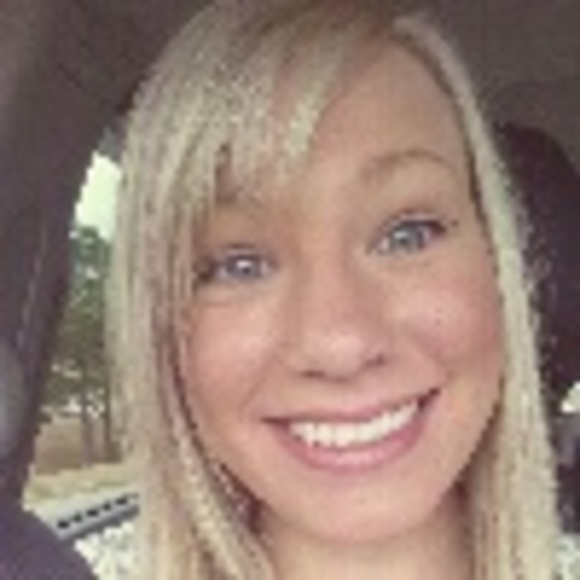 Profile Picture of Jessica Bevel (@jessannbevel) on Poshmark