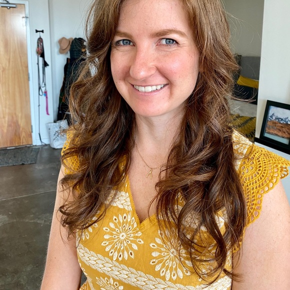 Profile Picture of Carolyn Hushek (@carolynhushek) on Poshmark