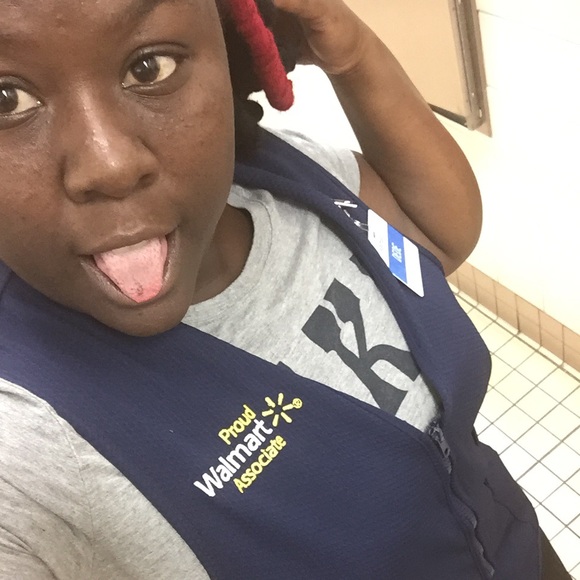 Profile Picture of Freddricka Baker (@dede92323) on Poshmark