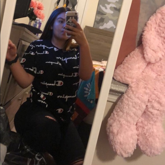 Profile Picture of Vanessa Debilio-barreira (@xobxddie) on Poshmark