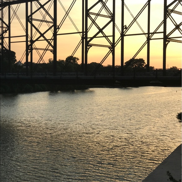 Profile Picture of Andrew Weaver (@aweaver92) on Poshmark