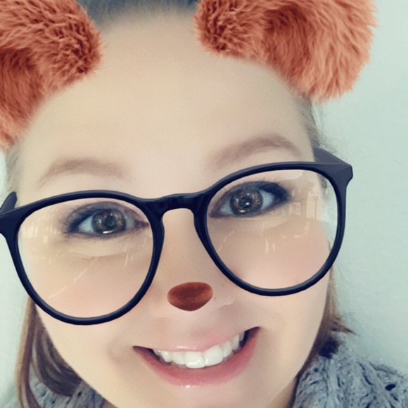 Profile Picture of Tia Clay (@tcaly) on Poshmark