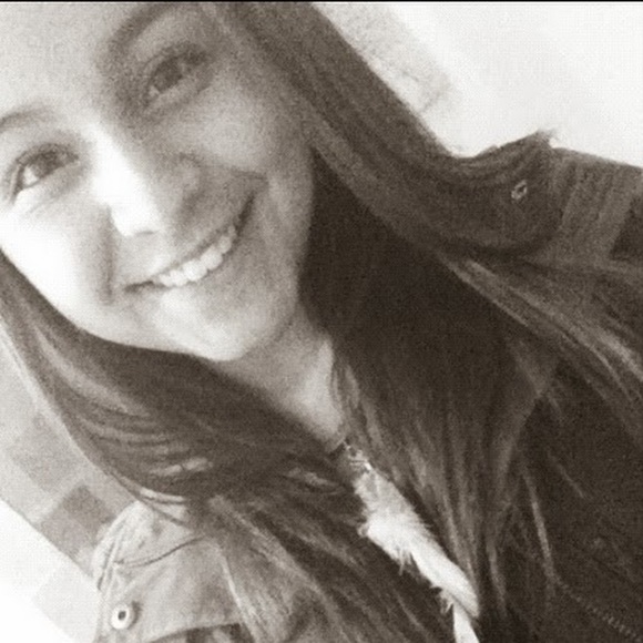 Profile Picture of Michelle Alvarado (@michelle1354) on Poshmark
