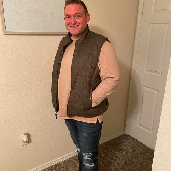 Profile Picture of Adam Durham (@adamdurham907) on Poshmark