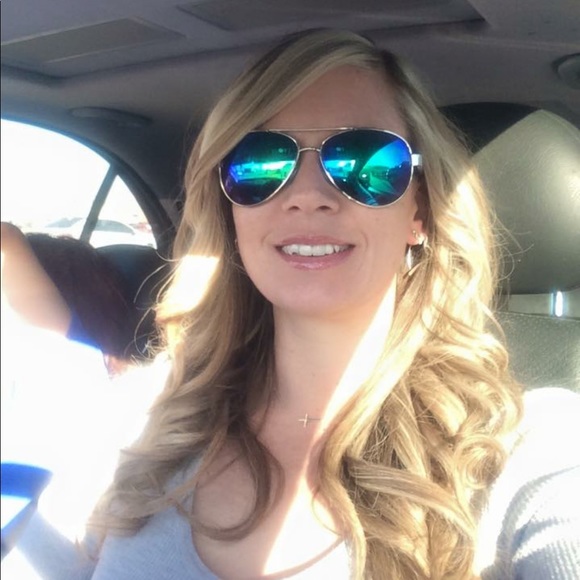 Profile Picture of Amy Heesch (@aeheesch) on Poshmark