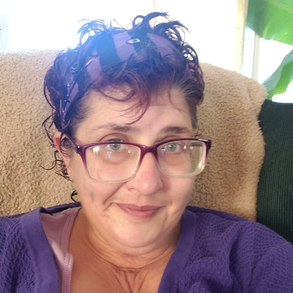 Profile Picture of Wendee Boling (@auntdidi88) on Poshmark