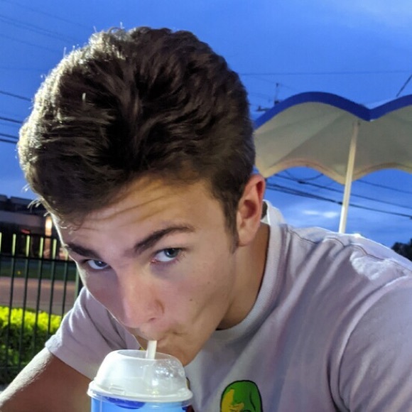 Profile Picture of Aaron Wells (@aaronwells26) on Poshmark
