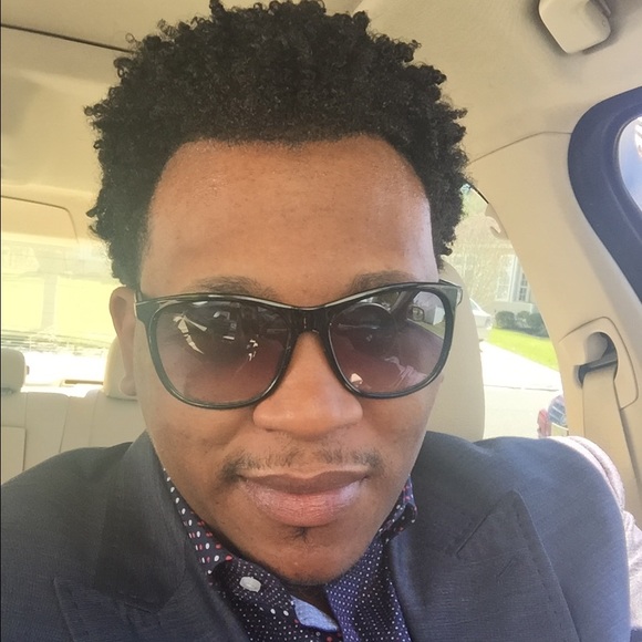 Profile Picture of Kevin Dabney (@kevindabney) on Poshmark
