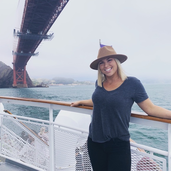 Profile Picture of Kassidy Freeze (@kassidy_freeze) on Poshmark