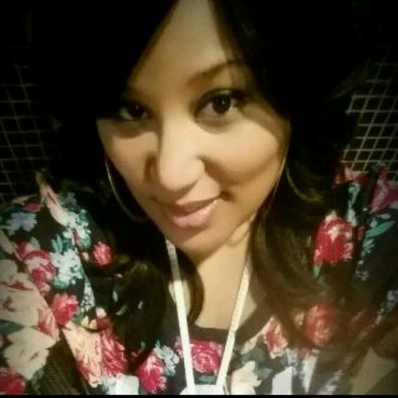 Profile Picture of Sequinta Bailey (@lytered) on Poshmark