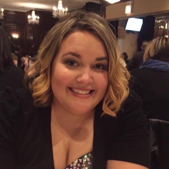 Profile Picture of Danielle Bash (@daniellebash) on Poshmark