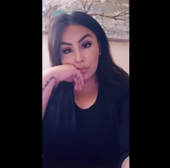 Profile Picture of Mariana Chazaro (@mariana2924) on Poshmark