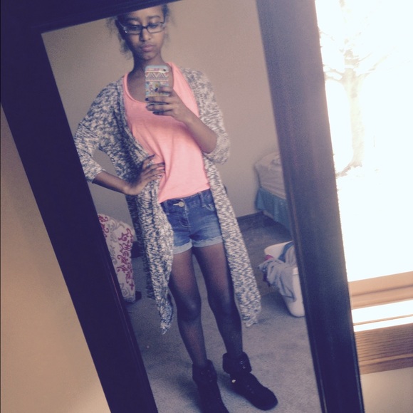 Profile Picture of Naomi Kooiman (@naomikooiman25) on Poshmark